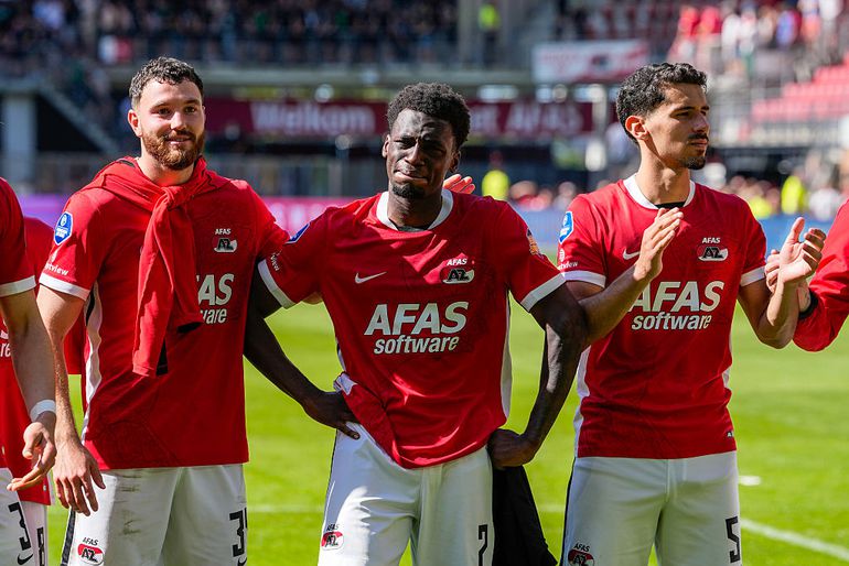 Emoties lopen hoog op bij AZ: toptalent in tranen bij afscheid voor transfer naar club van Erik ten Hag