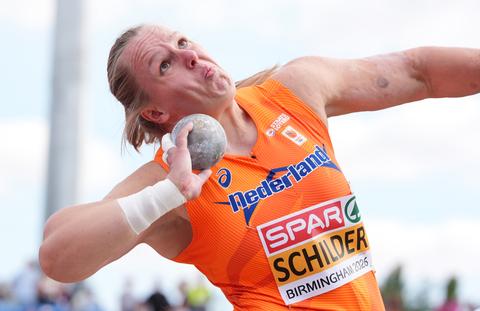 Nederlandse topfavoriete Jessica Schilder maakt ondanks ingetapete vinger direct indruk op EK atletiek