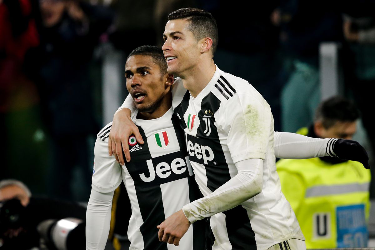 Douglas Costa hoopt dat Cristiano Ronaldo met hem meedoet op OnlyFans: 'Zeg nooit nooit'