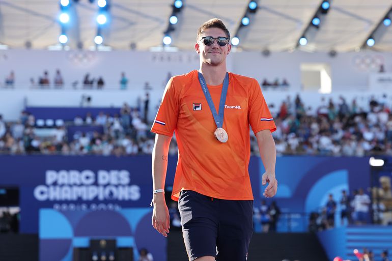 Bronzen olympiër Caspar Corbeau wordt niet herkend bij eigen huldiging in Amersfoort