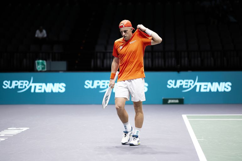 Gefrustreerde Tallon Griekspoor stelt teleur voor Nederland in Davis Cup-duel met Belg Zizou Bergs