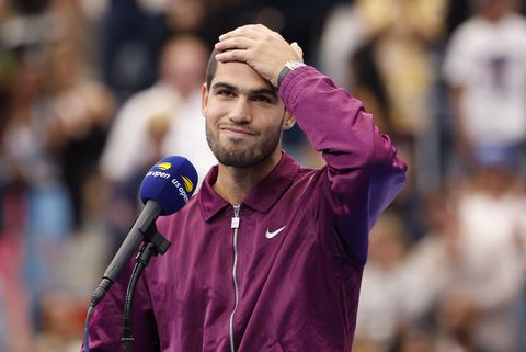 Carlos Alcaraz gaat helemaal los na US Open-titel: onherkenbare toptennisser onthult nieuwe look