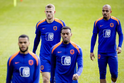 Ronald de Boer noemt opvallende basisklant Oranje: 'Met vertrouwen één van de besten in Europa'