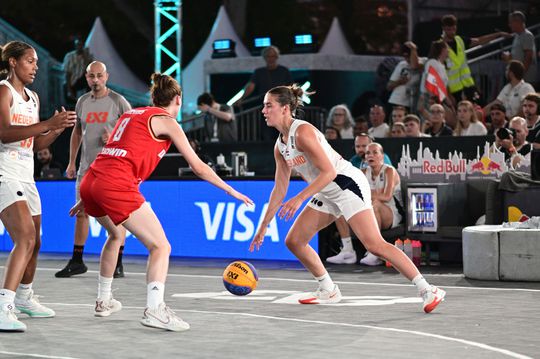 Dit zusje van een olympisch kampioen is de beste 3x3 basketbalster ter wereld: 'Ik kan ervan leven'