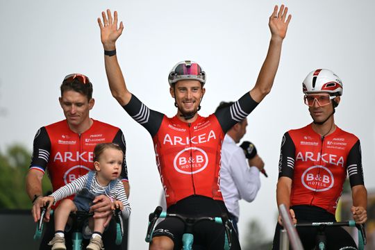 Concurrentie voor Thymen Arensman: INEOS-Grenadiers gaat met Tourrevelatie aan de haal