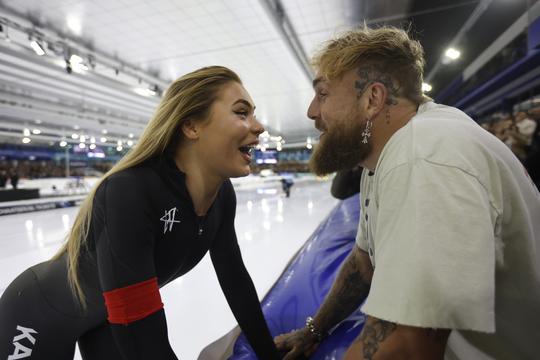 Topschaatsster Jutta Leerdam reageert op vergaand verzoek van Jake Paul: 'Stel je voor...'