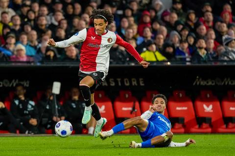 Live Eredivisie | Feyenoord ontsnapt op slag van rust tegen AZ, Ajax ontvangt 'angstgegner' NEC