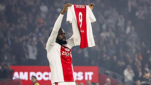 Publiekslieveling Ajax steelt de show met prachtig eerbetoon na goal tegen NEC