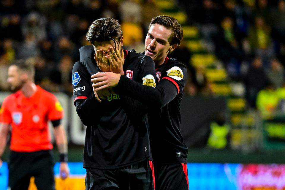 FC Twente-speler Robin Pröpper in tranen na doelpunt tegen Fortuna ...