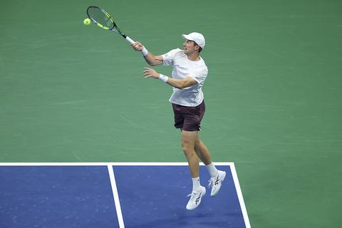 Nederlandse toptennisser Botic van de Zandschulp slaat geplaatste speler naar huis in Shanghai