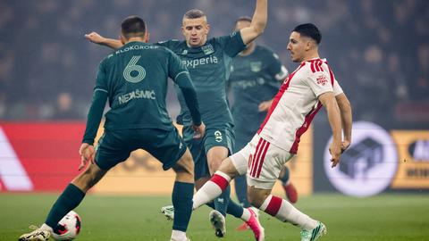 Live Eredivisie | Ajax haalt opgelucht adem na afgekeurde goal; Feyenoord grijpt koppositie