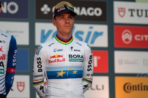 Vader overleden wielertalent (19) geraakt door statement Remco Evenepoel: 'Er moet zonder twijfel iets veranderen'