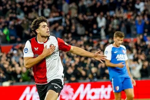 Live Eredivisie | Feyenoord slaat na rust meteen toe tegen AZ in vermakelijke topper, straks Ajax - NEC