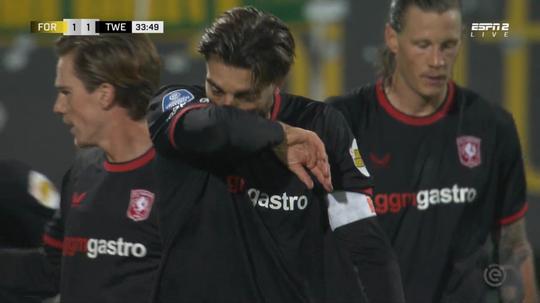 FC Twente-speler Robin Pröpper in tranen na doelpunt tegen Fortuna Sittard: 'Een diepere betekenis'