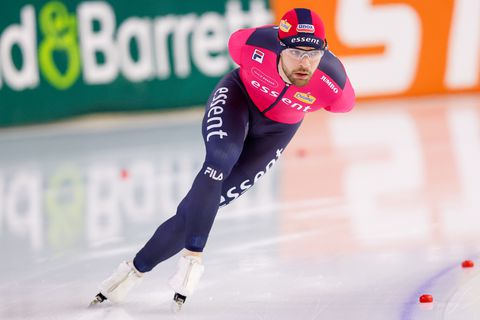 IJzersterke Chris Huizinga haalt uit op 10.000 meter, oude krijger Jorrit Bergsma verstoort Essent-feestje bij WCKT