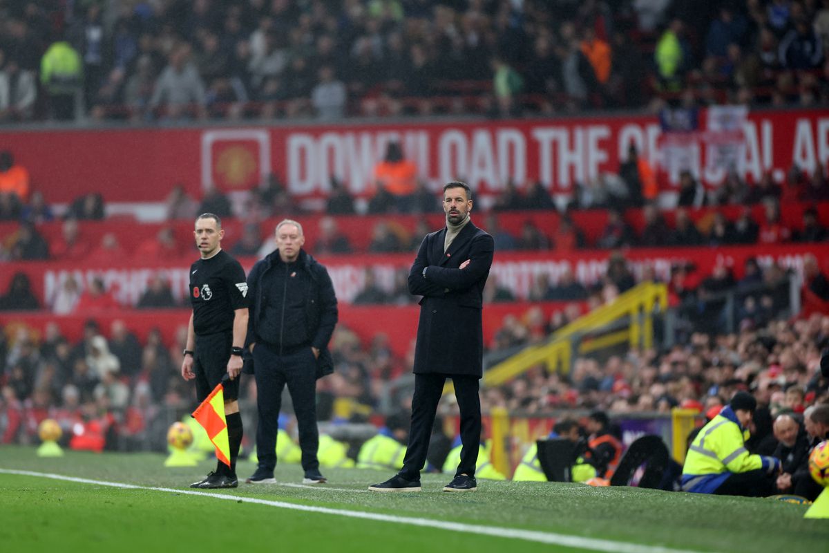 Fans én spelers Manchester United geven Ruud van Nistelrooij prachtig afscheid in laatste wedstrijd