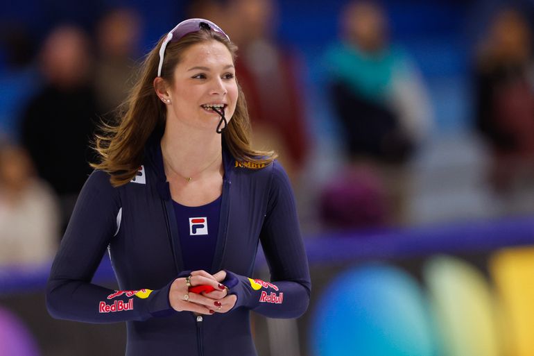 Toptalent Angel Daleman (17) kijkt haar ogen uit in Thialf: 'Jutta Leerdam is echt ongelofelijk'