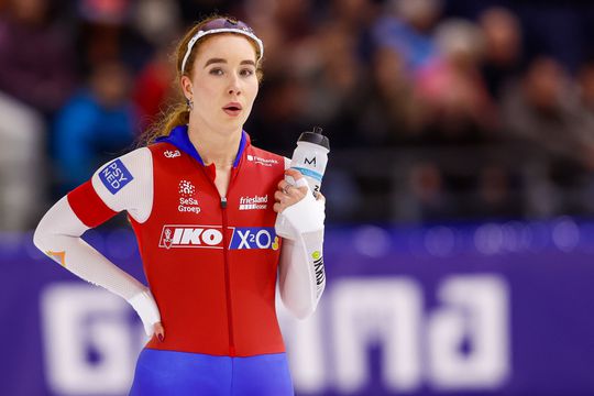 Team IKO-schaatsster terug na veel tegenslag: 'Het was een raadsel hoe dat zou gaan'