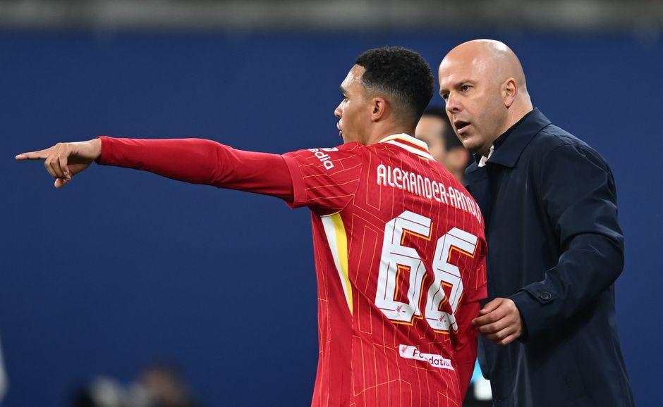 Arne Slot moet vrezen voor blessure van sterkhouder bij Liverpool: 'Het ziet er niet goed uit'