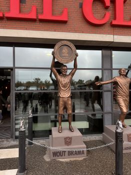 Clubicoon Wout Brama krijgt na unieke prestatie bij FC Twente prachtig cadeau van fans