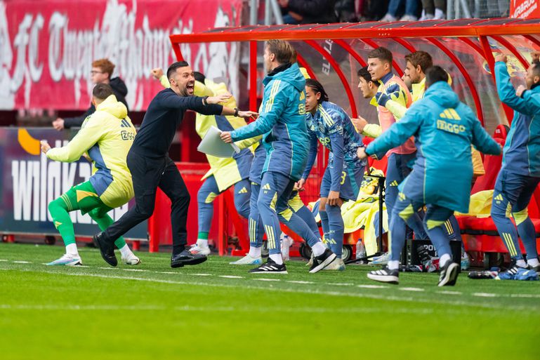 Trotse Ajax-trainer wijst naar Feyenoord en PSV na 'geweldige periode': 'Het komt ons goed uit'