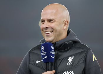 Arne Slot mag lachen dankzij falende concurrentie: Liverpool beleeft droomweekend in Premier League