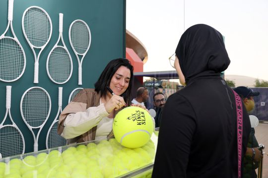 Toptennisster heeft een vrolijke reden om haar rustpauze te verlengen: 'De banen zullen moeten wachten'