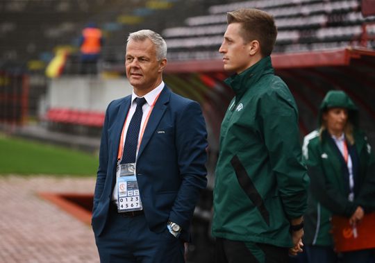 Ex-topscheidsrechter kondigt grote verandering in het voetbal aan: 'Het moet gaan om voordeel behalen'