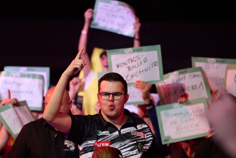 Dartsbond stuurt streng mailtje naar spelers: dit mogen ze voortaan niet meer doen