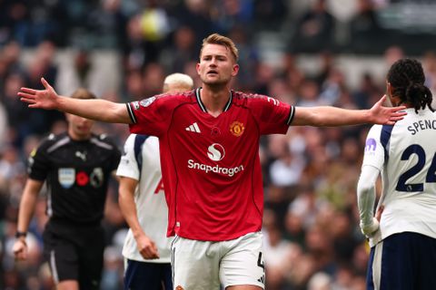 Ronald Koeman zet oude bekende bij Oranje opzij voor Matthijs de Ligt: 'Ik weet wat ik aan hem heb'