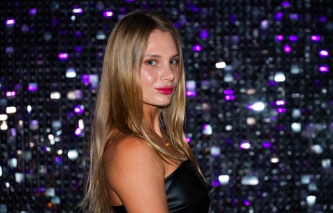 Toptennisster brengt fans het hoofd op hol met vakantiefoto’s na opmerkelijk seizoen