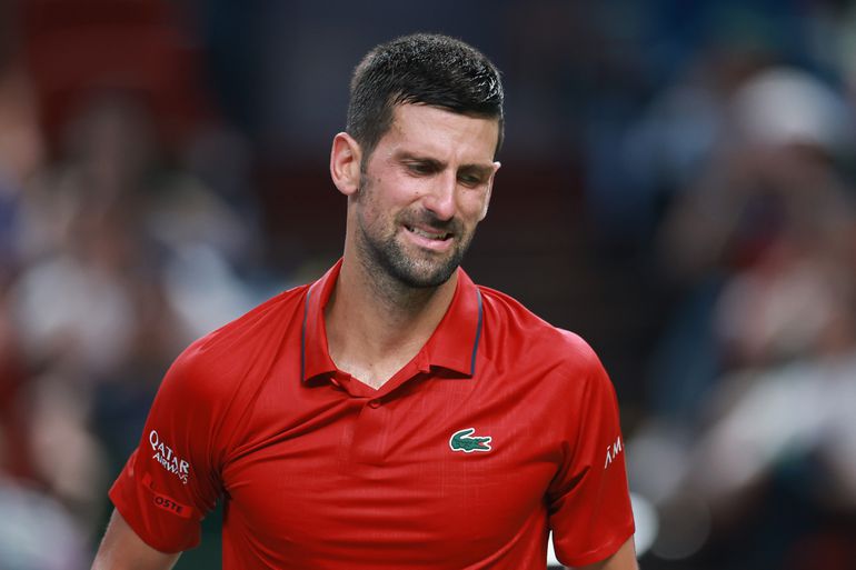 Met medicijnen vecht toptennisser Novak Djokovic tegen problemen 'die al de hele week' duren