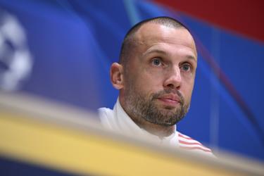Opluchting na ontslag Ajax-trainer John Heitinga: 'Het was pijnlijk om te zien'