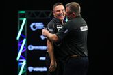 Gerwyn Price versloeg zijn goede vriend James Wade op het podium van de Grand Slam of Darts. ©PDC