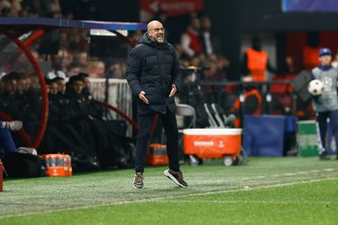 Zichtbaar geïrriteerde PSV-trainer Peter Bosz ergert zich kapot aan eigen ploeg: 'Och, dramatisch'