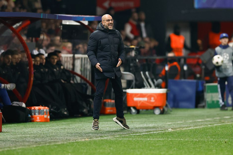 Zichtbaar geïrriteerde PSV-trainer Peter Bosz ergert zich kapot aan eigen ploeg: 'Och, dramatisch'