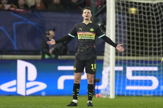 Olivier Boscagli staat met PSV weer met beide benen op de grond: 'De alarmbellen gaan af'