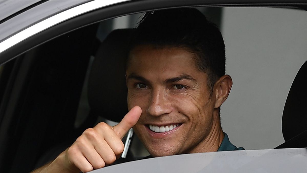 Cristiano Ronaldo breidt gigantisch wagenpark verder uit na duur cadeau van zijn club