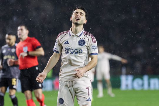 Verdediging Ajax stapelt fout op fout in de Champions League: 'Dit moet je voelen'