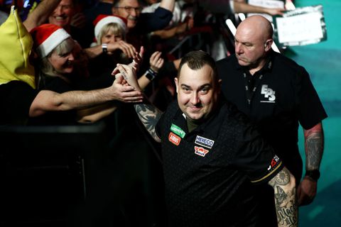 Programma WK darts: regerend kampioen Luke Littler opent Ally Pally, Nederlander sluit avond af