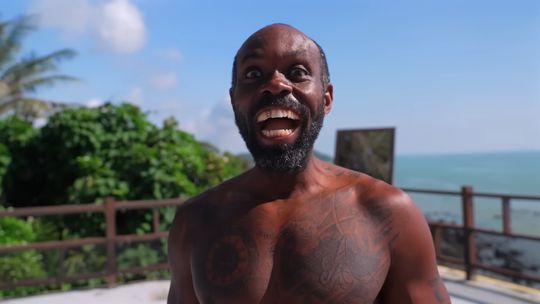 Oud-topatleet Churandy Martina énorm afgevallen na deelname aan slopend programma: 'Achtergelaten op het eiland'