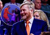 Koning Willem-Alexander vierde het feestje mee met Oranje na de zege in de kwartfinale van het WK handbal. © Pro Shots & screenshot Viaplay