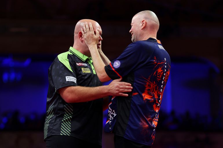 'Slechte' Michael van Gerwen vergelijkt zichzelf met Raymond van Barneveld: 'Dat doet afbreuk'