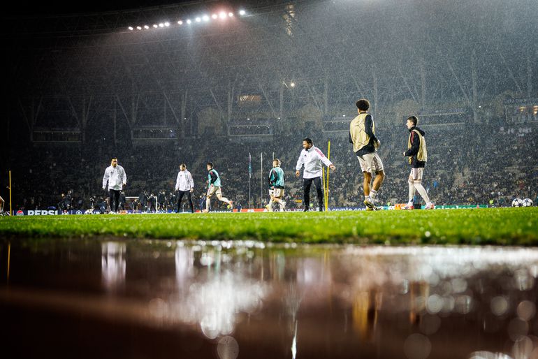Bijzonder bezoek voor Ajax in Bakoe: 'Ik ben als een soort scout hier naartoe gestuurd'