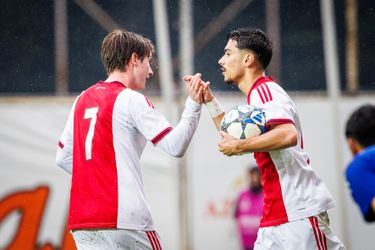 Jonkies van Ajax laten hoofdmacht zien hoe het moet: tegenstander in Youth League wordt gesloopt