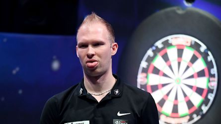 Nederlandse darter pakt tourcard op voorlaatste dag Q-School,  Beau Greaves en Fallon Sherrock hebben het moeilijk