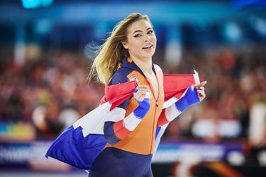 Topschaatsster Juttta Leerdam na zenuwslopende strijd met Femke Kok Europees kampioene sprint