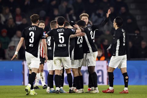 Lamlendig PSV roept problemen over zichzelf af tijdens slechte start kalenderjaar 2025