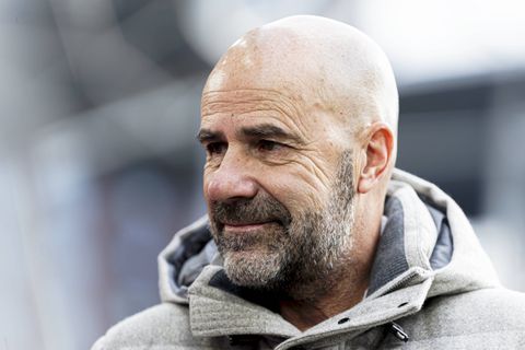 PSV schept duidelijkheid over situatie trainer Peter Bosz: 'Hij beleeft zijn vak nog heel intens'