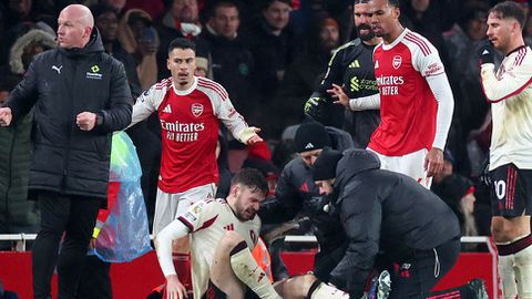 Zware klap voor Liverpool en Arne Slot: sterkhouder lang uitgeschakeld na beschuldiging van aanstellerij